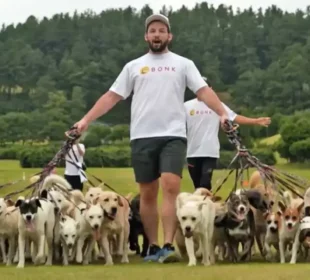 کتےرکھنے والے شخص نے انوکھا عالمی ریکارڈ قائم کر دیا