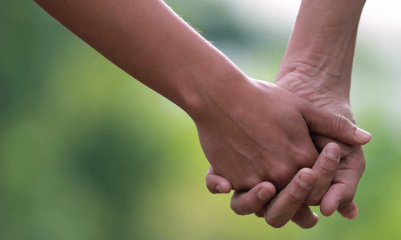 شوہر کو زوردار جھٹکا ؛ بیوی بھکاری کے ساتھ بھاگ نکلی