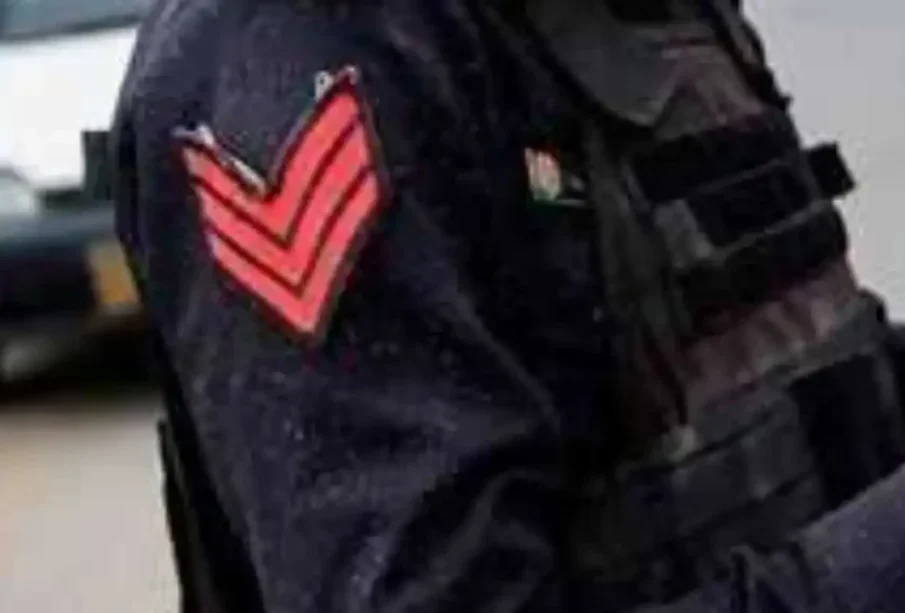 پولیس اہلکار اپنی تین بیٹیوں کو فروخت کرنے پر مجبور 1 پولیس اہلکار اپنی تین بیٹیوں کو فروخت کرنے پر مجبور