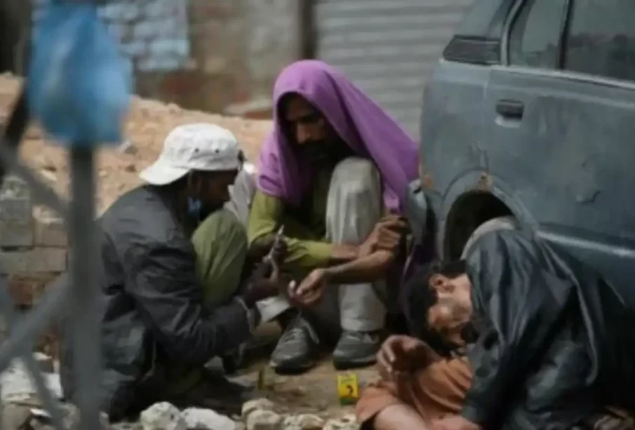 سردی نے 43 بے گھر منشیات کے عادی افراد کی جان لے لی 1 سردی نے 43 بے گھر منشیات کے عادی افراد کی جان لے لی