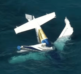 طیارہ سمندر میں گر کر تباہ، 3 افراد جاں بحق 1 طیارہ سمندر میں گر کر تباہ، 3 افراد جاں بحق