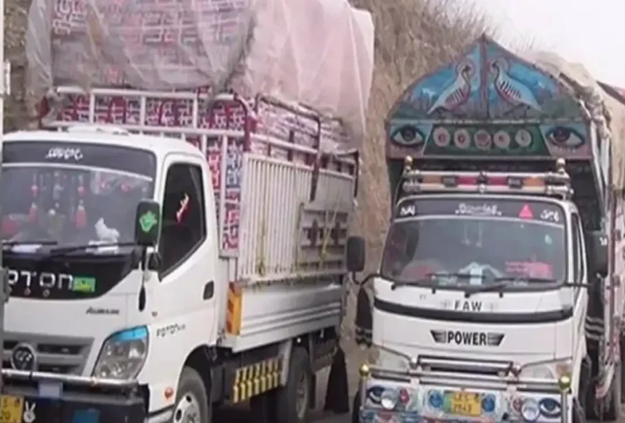 امدادی سامان لے کر 20 گاڑیوں کا قافلہ کرم کے لیے روانہ