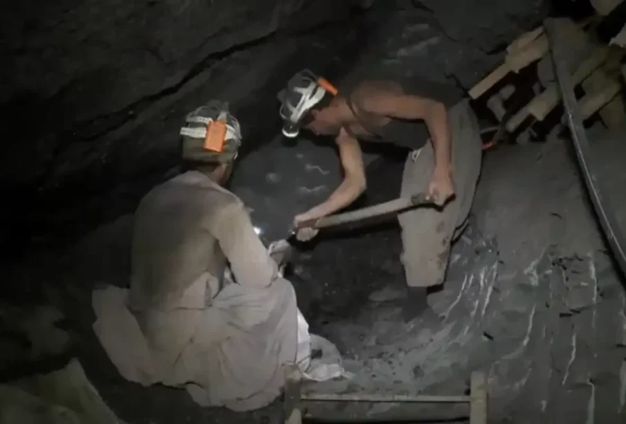 کوئلے کی کان میں پھنسے کان کنوں کو تاحال نہیں نکالا جا سکا