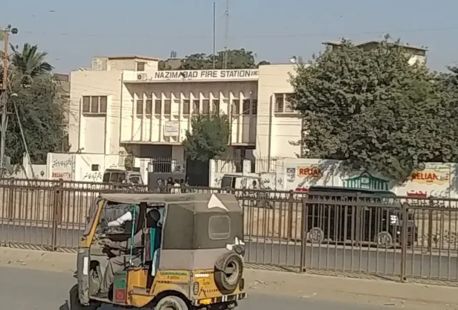 فائر بریگیڈ کی عمارت سے گر کر ایک شخص ہلاک 1 فائر بریگیڈ کی عمارت سے گر کر ایک شخص ہلاک