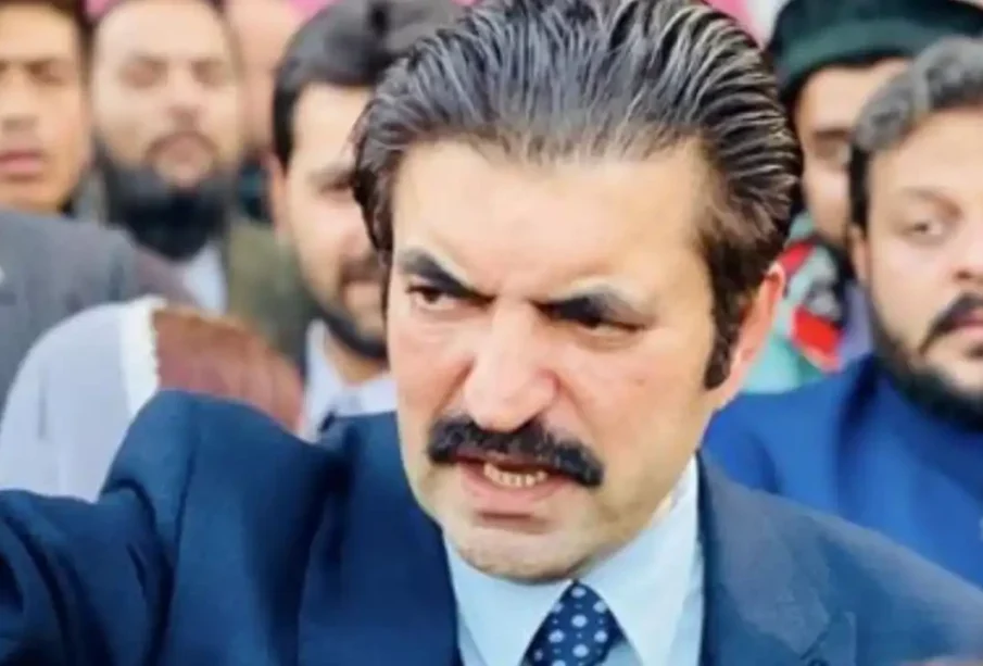 پوری قوم کی نظر مذاکرات پرہے ،شیر افضل مروت