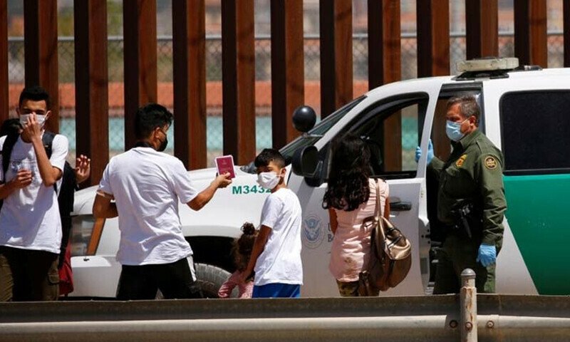 امریکا : غیر قانونی بھارتی تارکین وطن کے خلاف شکنجہ تنگ