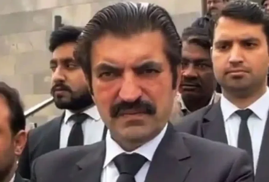 سپریم کورٹ لڑائی جھگڑا کیس ؛ شیر افضل مروت کو بری کر دیا گیا