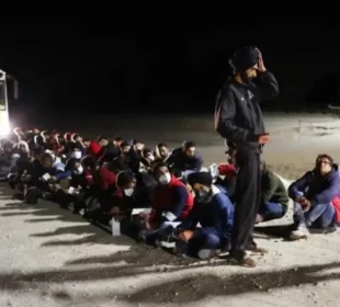 امریکہ : 7300 غیر قانونی تارکین وطن ملک بدر، 2300 سے زیادہ گرفتار 1 امریکہ : 7300 غیر قانونی تارکین وطن ملک بدر، 2300 سے زیادہ گرفتار