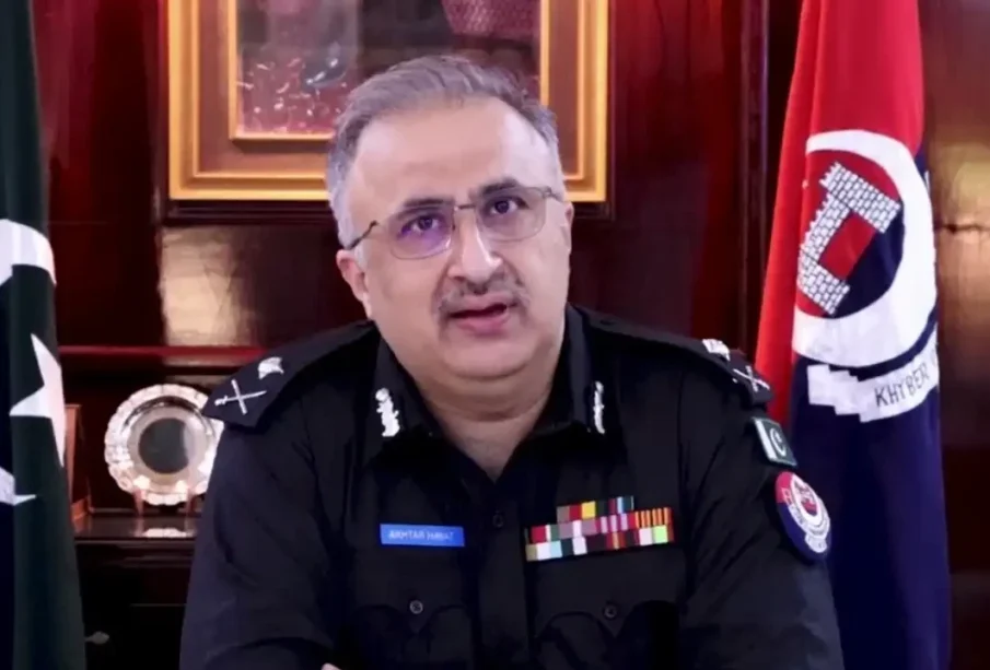 آئی جی خیبرپختونخوا اختر حیات گنڈا پورکوہٹادیاگیا