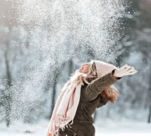 برف میں منگنی کا فوٹو شوٹ کروانا جوڑے کو مہنگا پڑ گیا