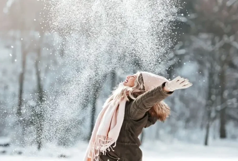 برف میں منگنی کا فوٹو شوٹ کروانا جوڑے کو مہنگا پڑ گیا