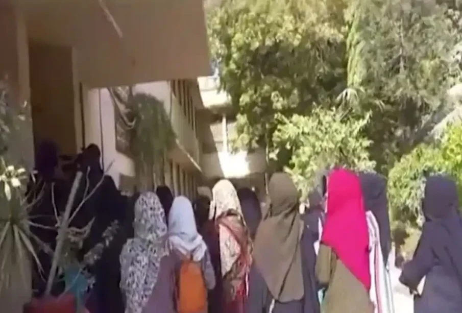 طلباء کی فیس لےکر فرار ہونےوالے سپریڈنٹ نےزہرپی لیا