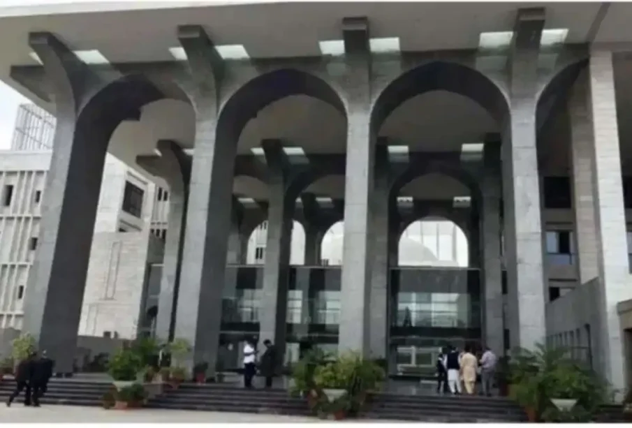 اسلام آباد ہائیکورٹ : دو ججز چھٹی پرجانےسےاہم کیسز کی سماعت ملتوی