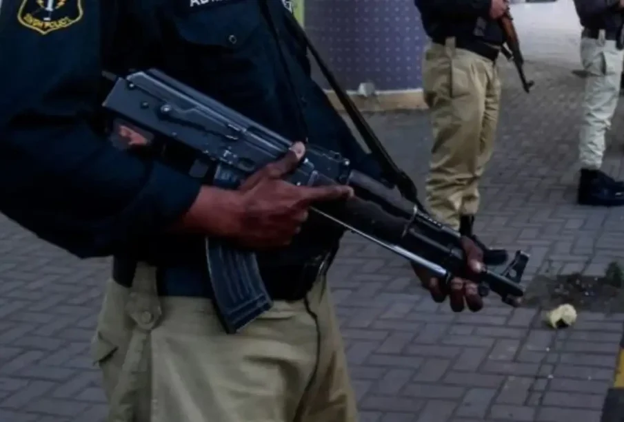 پولیس اہلکار کی ہوائی فائرنگ ؛ بچی جاں بحق