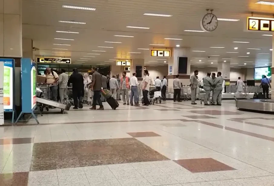 سعودی ایئرلائنزنے 100 سےزیادہ پاکستانی عمرہ زائرین کوآف لوڈکردیا