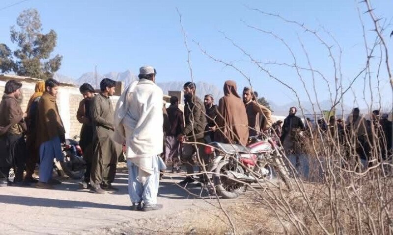 شاہرگ میں گاڑی پردھماکہ ؛ 10 مزدور جاں بحق 1 شاہرگ میں گاڑی پردھماکہ ؛ 10 مزدور جاں بحق