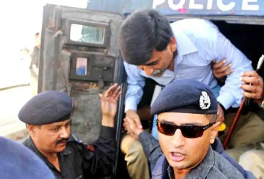 رہائی کےبعدگرفتار ہونےوالےآفاق احمدجیل منتقل 1 رہائی کےبعدگرفتار ہونےوالےآفاق احمدجیل منتقل