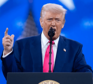 ٹرمپ افغانستان میں اسلحہ چھوڑنے پرآپےسےباہر 9 ٹرمپ افغانستان میں اسلحہ چھوڑنے پرآپےسےباہر