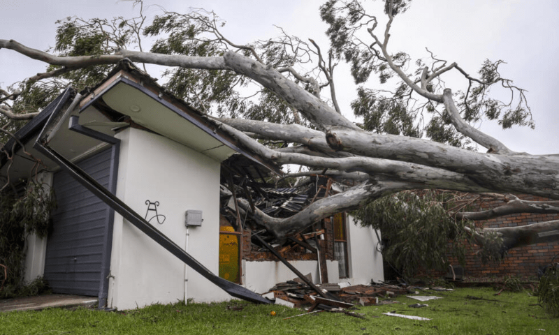 طوفان نےقیامت ڈھادی، شہرجھیل میں تبدیل ہوگیا