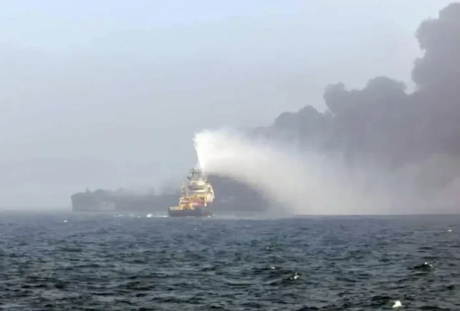 آئل ٹینکراورکارگوبحری جہازٹکرا گئے، 32 ہلاک