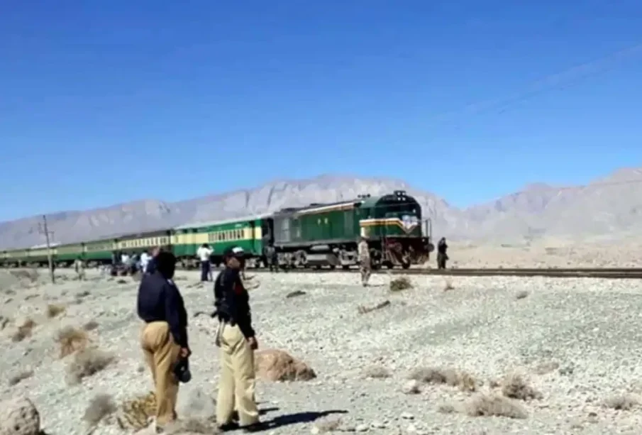 جعفر ایکسپریس پردہشتگردوں کاحملہ، متعددزخمی