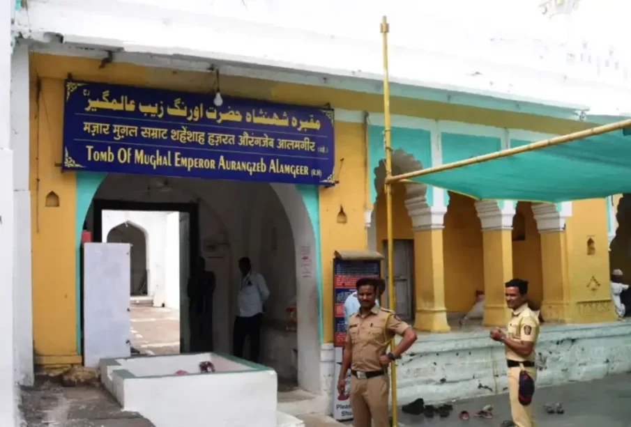 انتہاپسندوں سےخطرات کےبعداورنگزیب کی قبرپرسیکیورٹی سخت