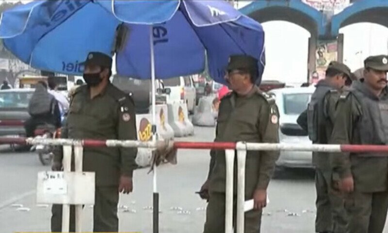 وی آئی پی کلچرکےخاتمےکیلیےپولیس کی آگاہی مہم شروع 1 وی آئی پی کلچرکےخاتمےکیلیےپولیس کی آگاہی مہم شروع