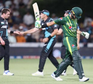 دوسرا ٹی20؛ پاکستانی بیٹرز پھرغیرذمہ داری نکلے