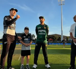 پاکستان کانیوزی لینڈ کیخلاف ٹاس جیت کر فیلڈنگ کافیصلہ