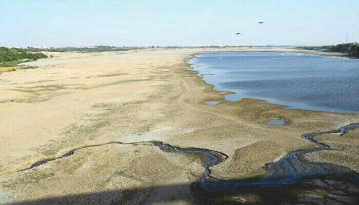 پانی کی کمی سے زرعی زمینیں بنجرہونےلگیں