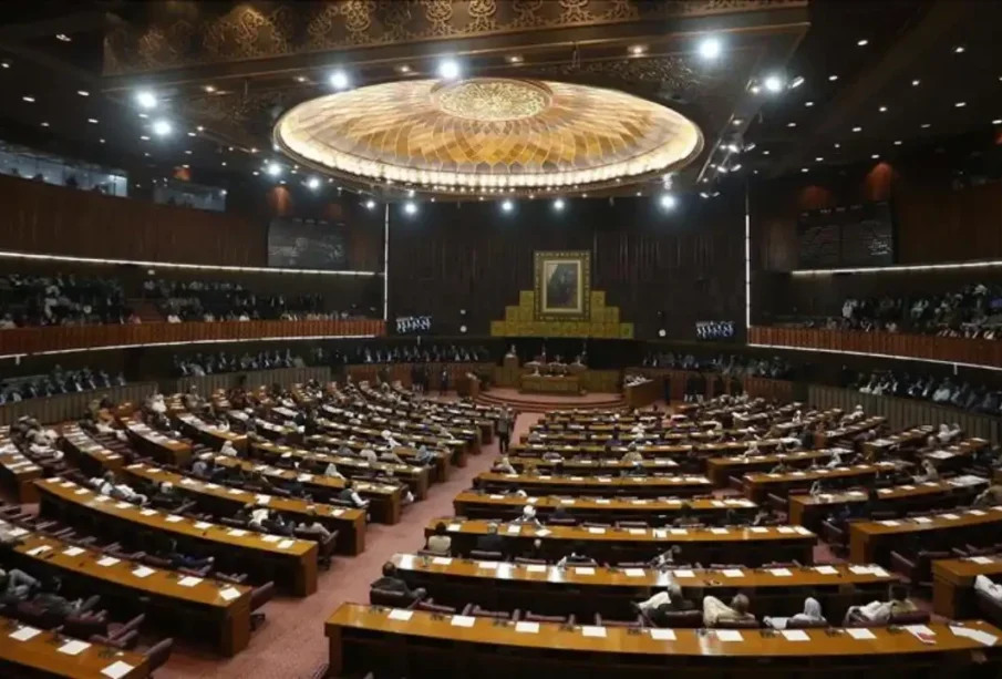 پارلیمنٹ میں وفاقی وزراءکی غیرحاضری ، صورتحال تشویش ناک قرار 1 پارلیمنٹ میں وفاقی وزراءکی غیرحاضری ، صورتحال تشویش ناک قرار