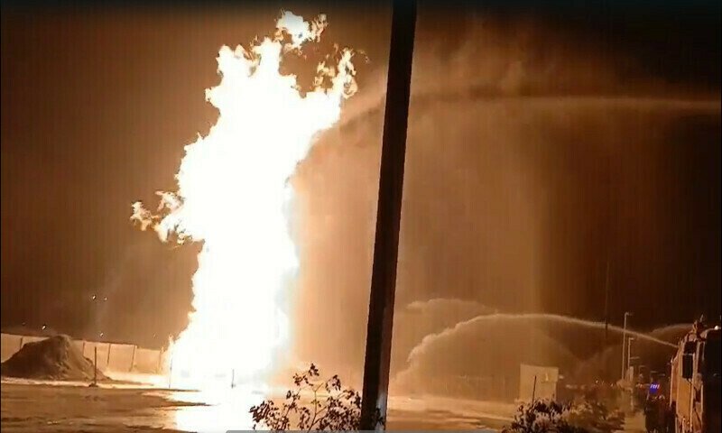 کورنگی کراسنگ پربھڑکی آگ پرتاحال قابو نہ پایاجاسکا 1 کورنگی کراسنگ پربھڑکی آگ پرتاحال قابو نہ پایاجاسکا