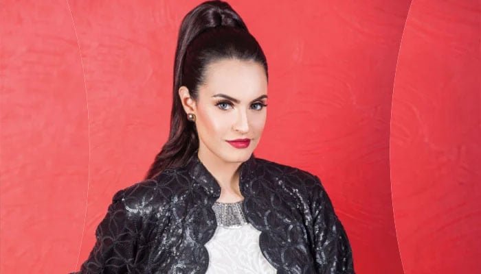 ایف آئی اےکاافسر بن کر نادیہ حسین کوکال کرنے والا کون ؟