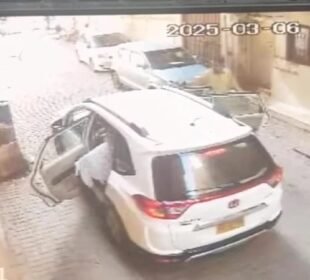 کار سوارفیملی سےلوٹ مارسوشل میڈیاپروائرل