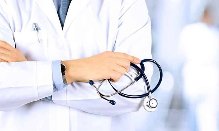 ڈاکٹرز ہمیشہ سفیدکورٹ ہی کیوں پہنتےہیں؟