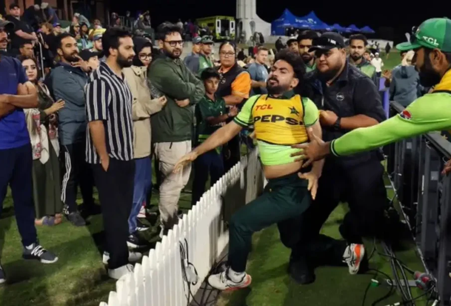 افغان شائقین کی پاکستانی ٹیم کےکھلاڑیوں سےبدتمیزی