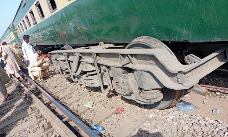 علامہ اقبال ایکسپریس بڑےحادثےسےبچ گئی