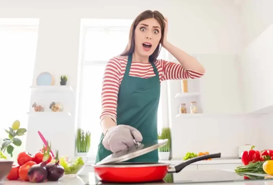 کھانا جل جائے تو اسے کھانےکے قابل کیسےبنائیں ؟ 1 کھانا جل جائے تو اسے کھانےکے قابل کیسےبنائیں ؟