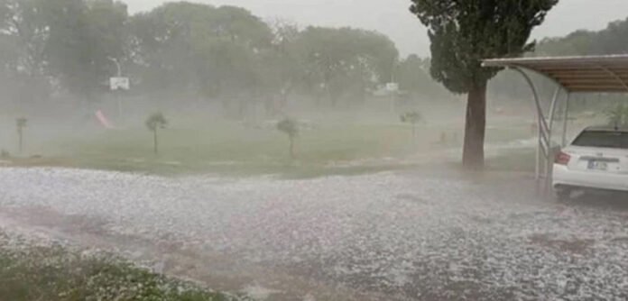 طوفانی بارشوں اور آندھی کی پیش گوئی