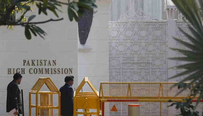 پاکستان واپسی پر ہائی کمیشن کے عملے کو ہراسانی کا سامنا