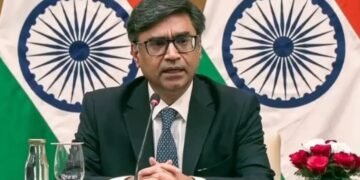 انتہا پسندوں نے سیکرٹری خارجہ کو غدار قرار دے دیا