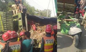 لاہور میں ڈمپر کی ٹکر سے 5 ہلاک 4 زخمی