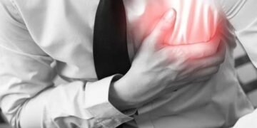 بچے کو لفٹ میں پھنسا دیکھ کر باپ دل کا دورہ پڑنے سے جاں بحق