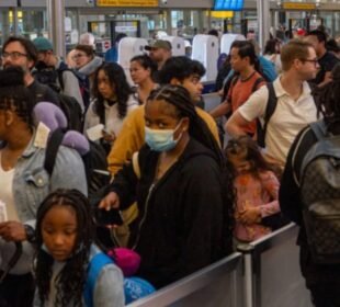 امریکہ نے 12 ممالک پر سفری پابندی عائد کر دی 8 امریکہ نے 12 ممالک پر سفری پابندی عائد کر دی