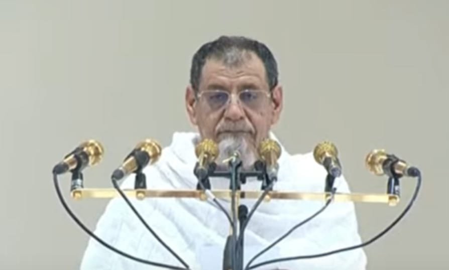 لوگو! غریبوں، مساکین اور رشتہ داروں کے ساتھ اچھا برتاؤ کرو