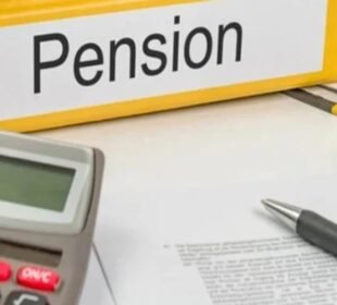 پنشن یا تنخواہ کسی ایک کا انتخاب کرنا ہو گا
