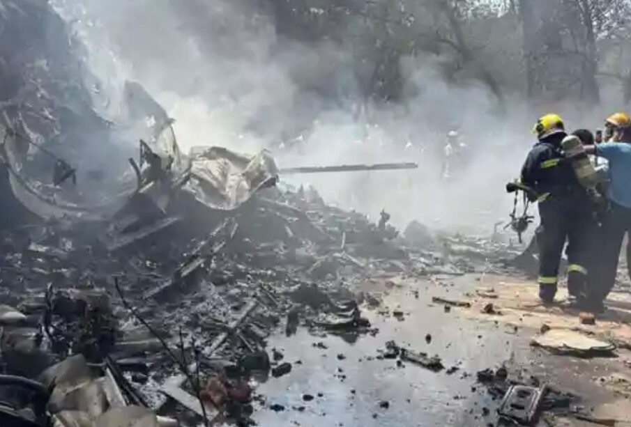 ائیر انڈیا کا طیارہ گر کر تباہ 1 ائیر انڈیا کا طیارہ گر کر تباہ