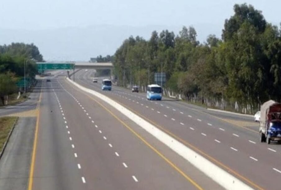 پہلی بار ٹول پلازوں کی عام نیلامی کا آغاز