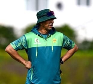 اظہر محمود ریڈ بال ہیڈ کوچ مقرر