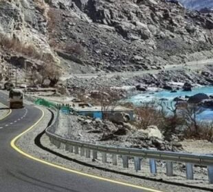 سکردو سے گلگت جانے والی گاڑی لاپتہ